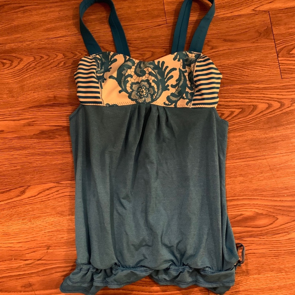 Lululemon tank top sports bra size 6 medium